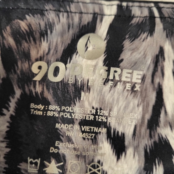 Workout Clothing Lot Size Medium - Picture 10 of 11